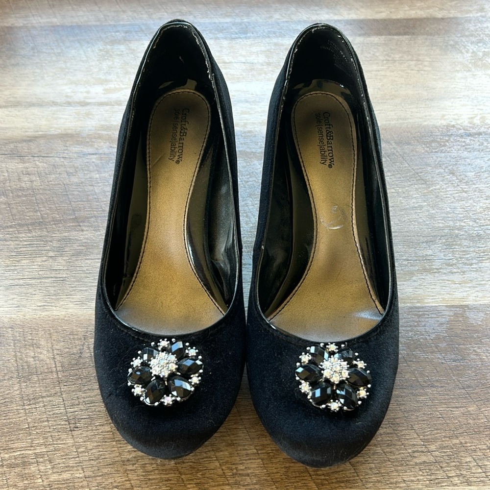 2/$20 Croft & Barrow Velvet Heels 9M